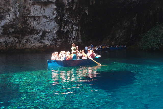 Suites Lixouri Kefalonia - Kefalonia Sea View Apartments - Accommodation in Lixouri Kefalonia - Luxury Suites Kefalonia - Kefalonia Luxury Apartments with sea view close to the beach - Lixouri Kefalonia Apartments - Light Suite Kefalonia - Bright Suite Kefalonia.