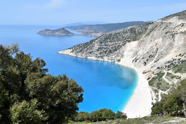 Suites Lixouri Kefalonia - Kefalonia Sea View Apartments - Accommodation in Lixouri Kefalonia - Luxury Suites Kefalonia - Kefalonia Luxury Apartments with sea view close to the beach - Lixouri Kefalonia Apartments - Light Suite Kefalonia - Bright Suite Kefalonia.